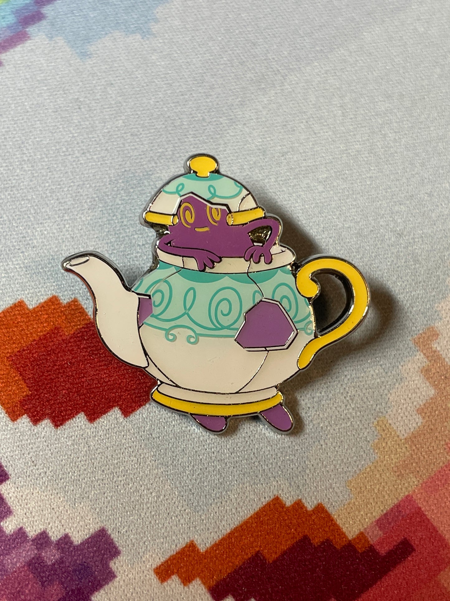 Polteageist Pin - Shining Fates Mad Party Pin Collection